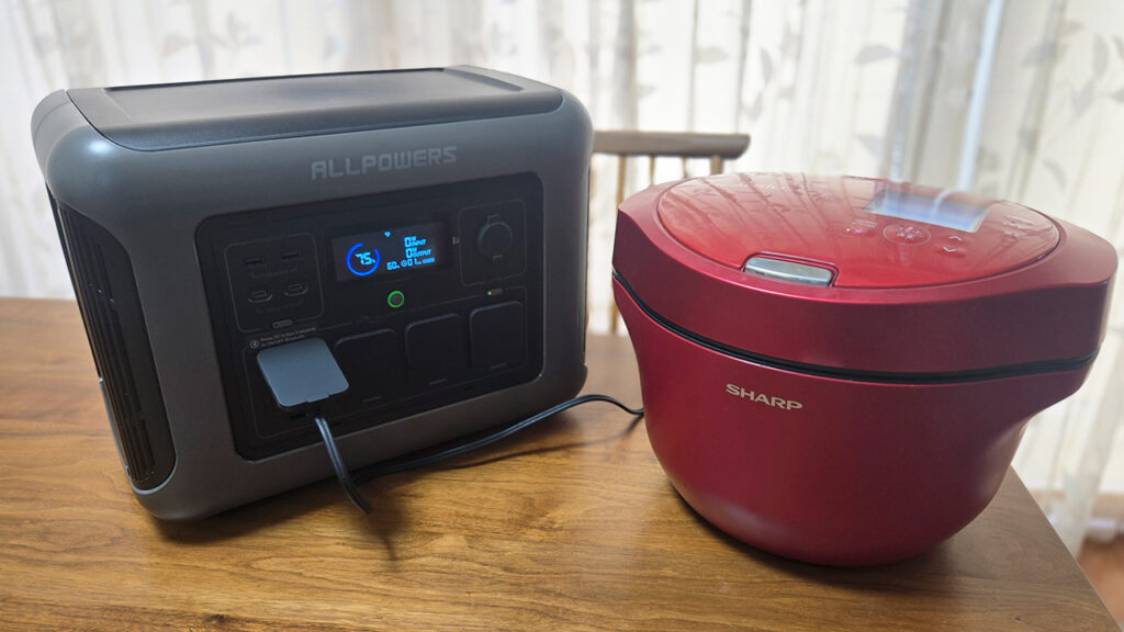 ALLPOWERS R1500LITEを食卓に置いた様子