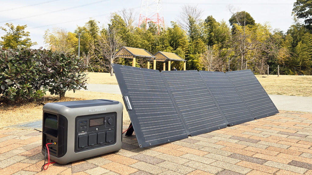 ALLPOWERS R1500LITEのソーラー充電の様子