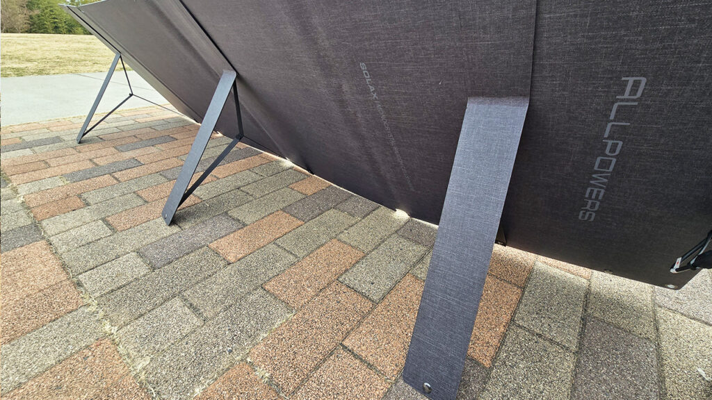 ALLPOWERS R1500LITEのソーラーパネルの背面スタンド