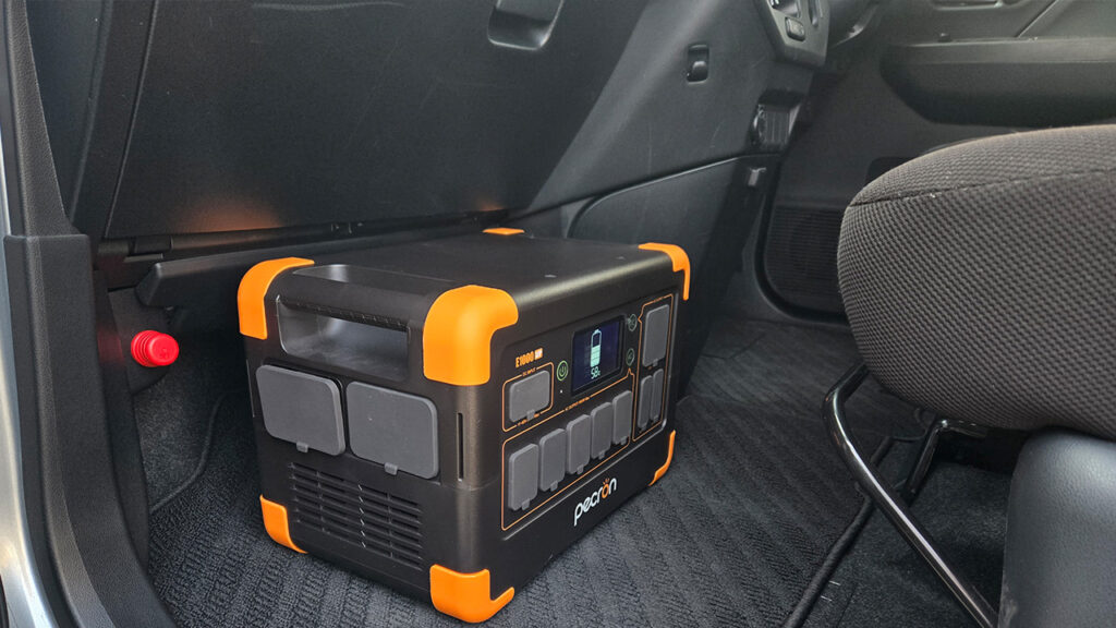 Pecron E1000LFPを車の助手席足元に置いてみた
